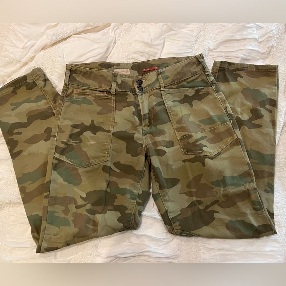 Pilcro The Wanderer Camo print pant